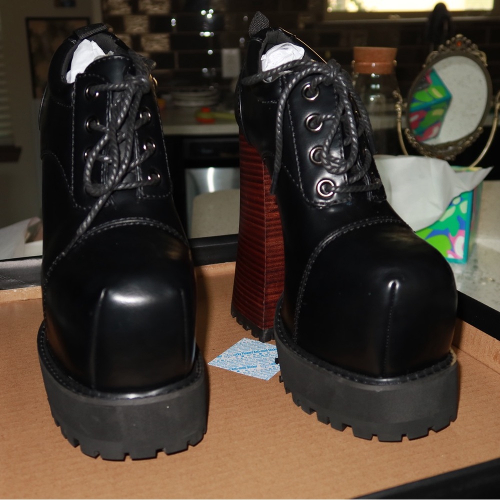 Current Mood Black and Brown Platform Heels - Picture 3 of 6